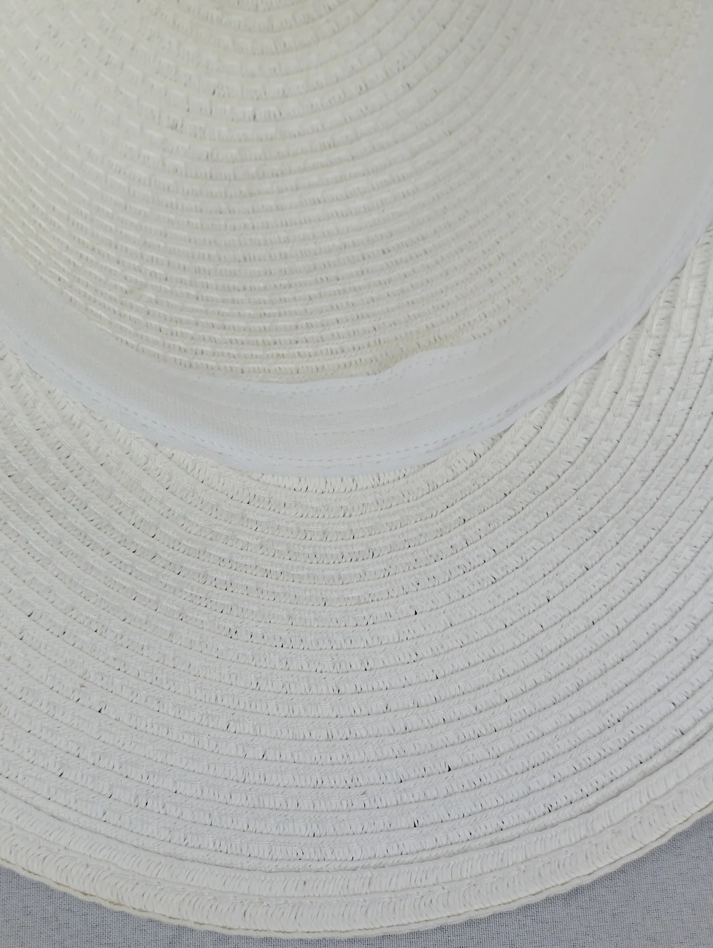 Classic Women's Wide-Brim Straw Sun Hat - White